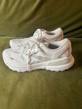 Brooks Adrenaline GTS 23 Women’s Size 9 White Running Sneakers
